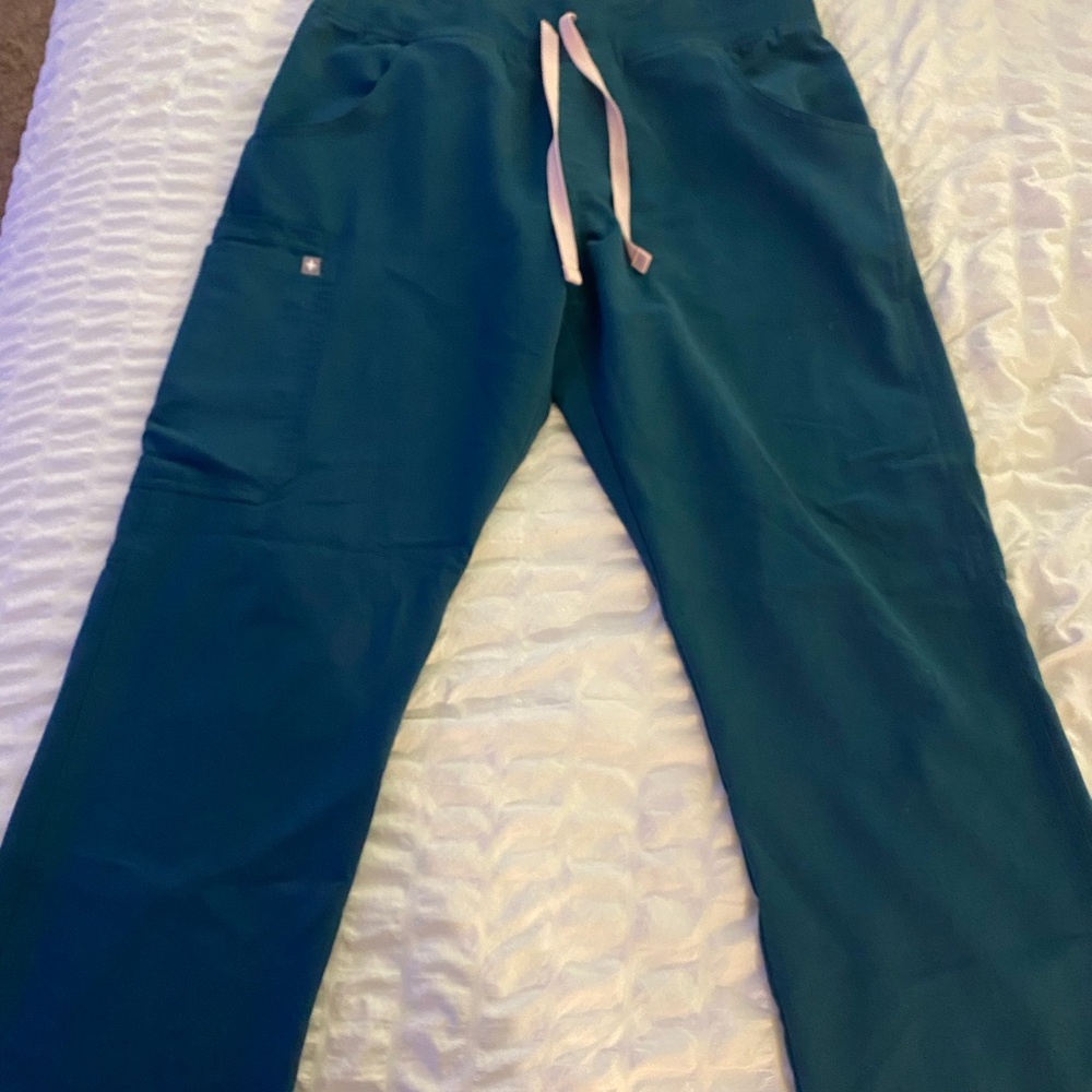 Figs Kade Cargo Scrub Pants